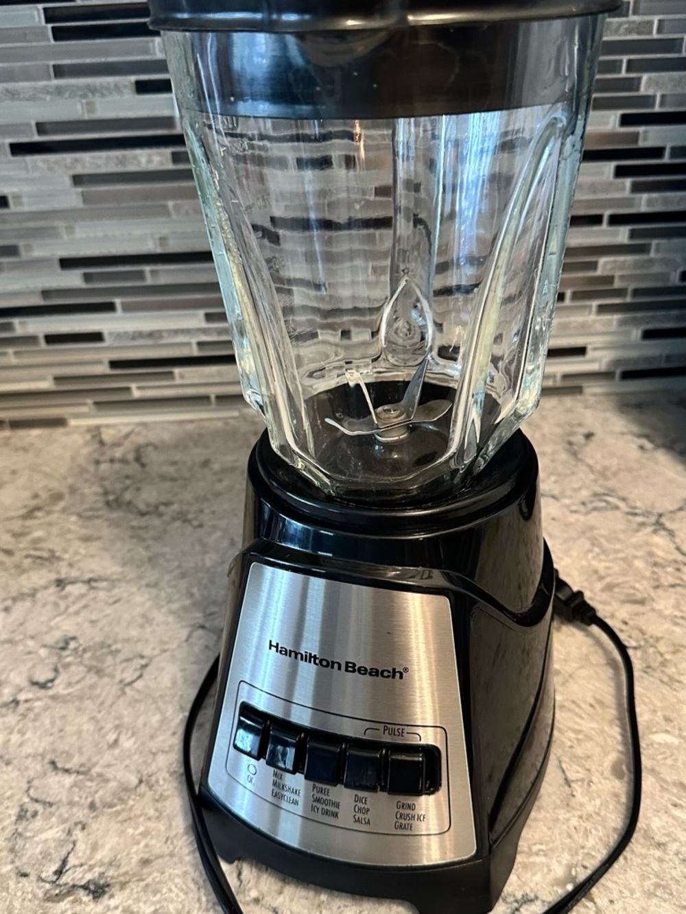 Hamilton Beach Blender with glass blending jar.